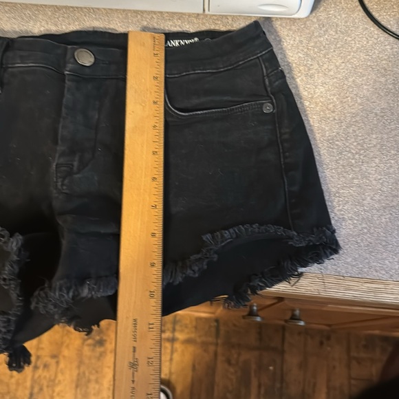 BlankNYC  black  stretchy  denim shorts size 26 only worn once - Picture 5 of 5
